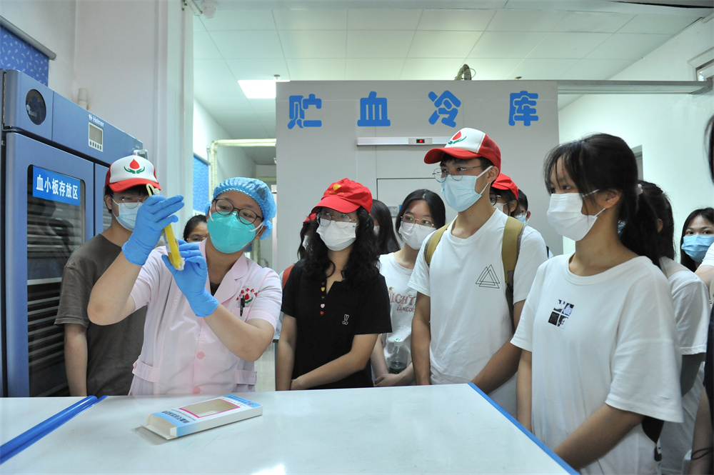 百色右江民族医学院校红十字会学生志愿者参加 “血站开放日”活动（系列2）