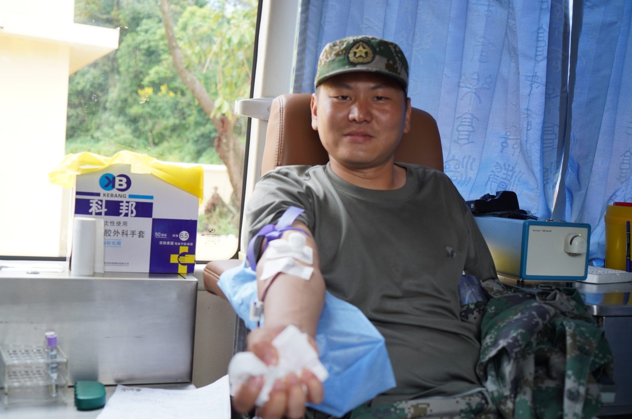 普洱市中心血站：民兵为民献热血 超给力！