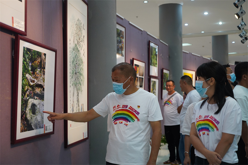 普洱市中心血站组织参观廉洁文化主题展