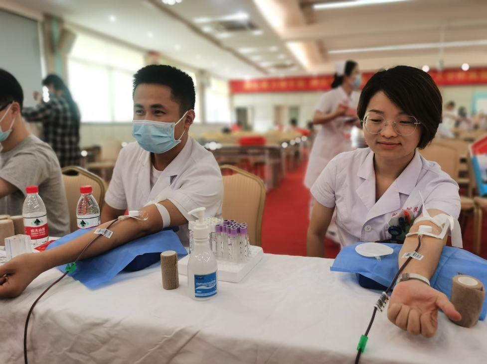 无偿献血 护佑生命——芜湖市卫健系统开展夏季无偿献血活动