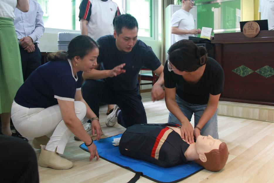 巴中市中心血站开展应急救护知识与技能培训