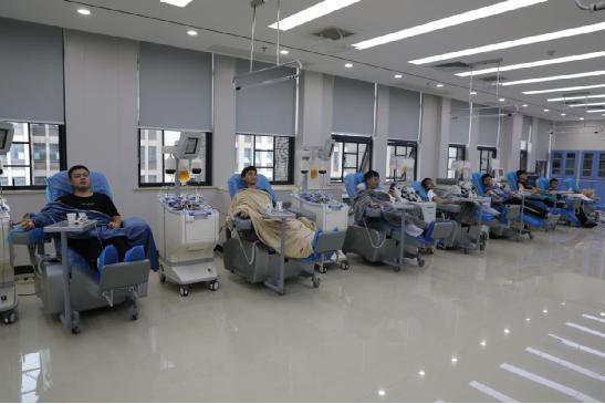 郴州湘南学院临床学院14名医学生成立“爱心献血小队” 组团挽袖献血