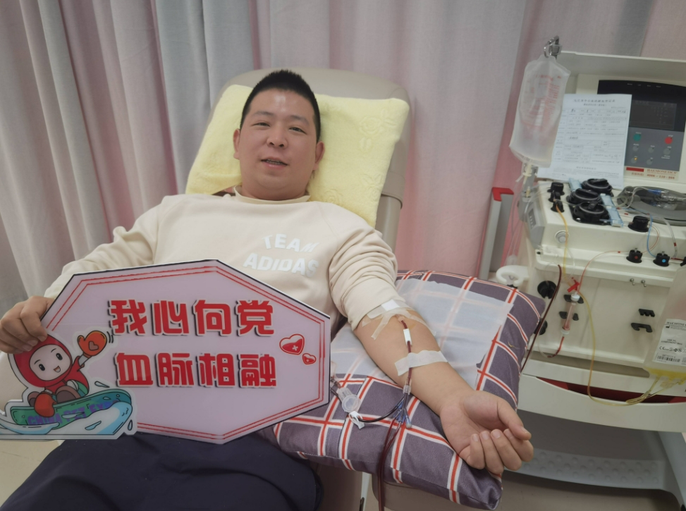 九江市中心血站献血大厅的英雄