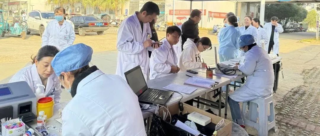 上饶鄱阳湖第二医院45人献血展风采，有你认识的吗？