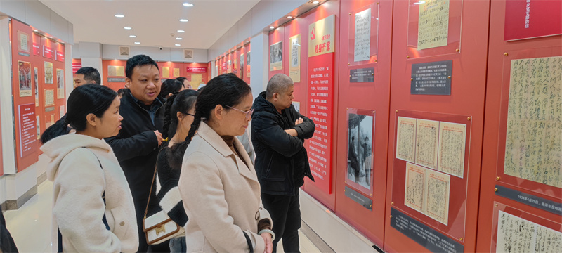 龙岩市中心血站组织参观“信仰的力量——中国共产党人的家国情怀” 档案文献展
