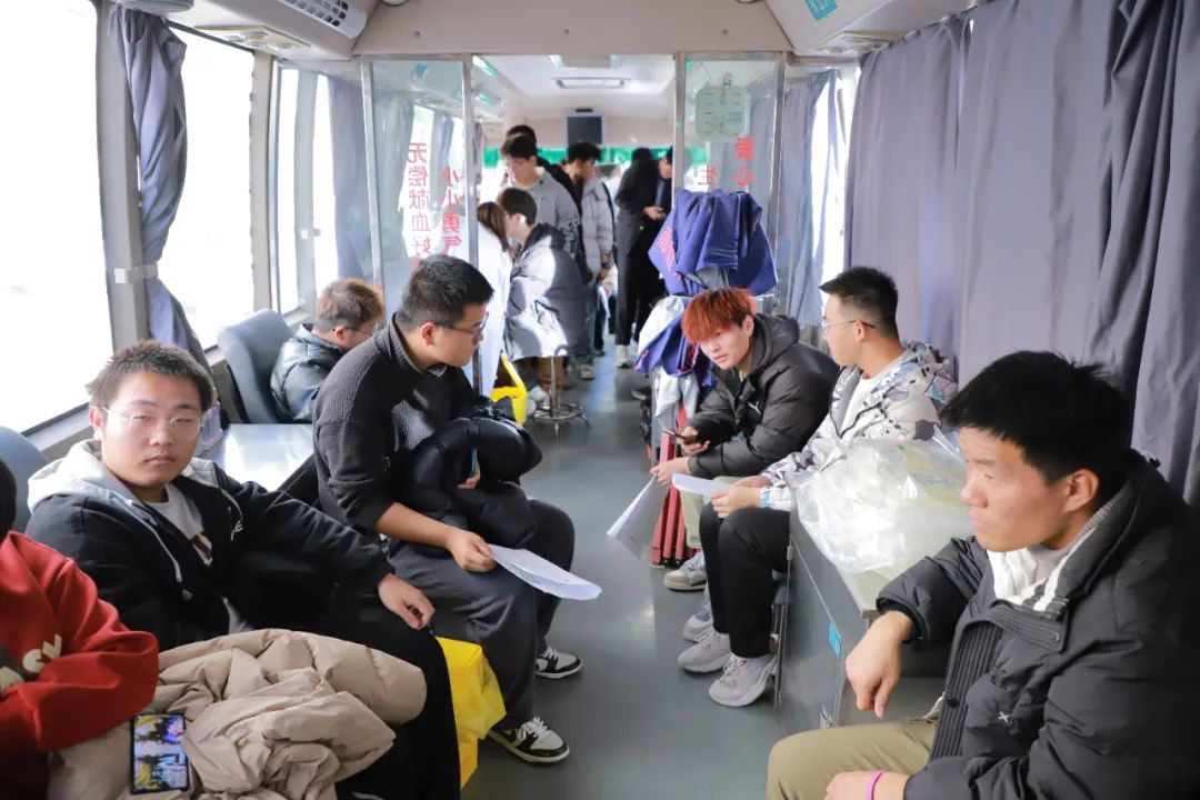 渭南陕西铁路工程职业技术院组织开展团体献血活动