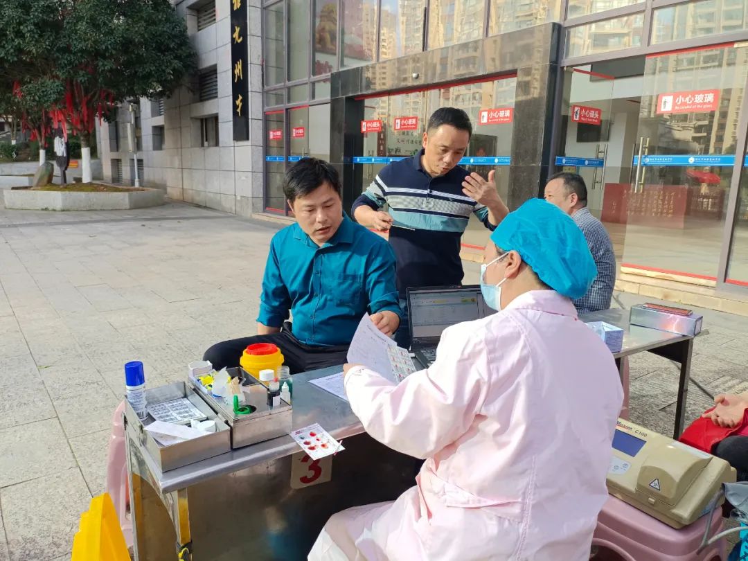 【这个冬天有点暖】郴州市五雅高级中学教职工开展无偿献血活动