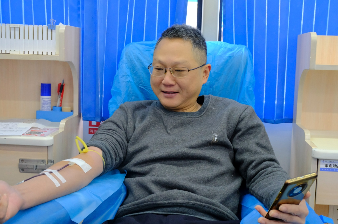 郴州“城管蓝”挽臂献血，33人13200毫升