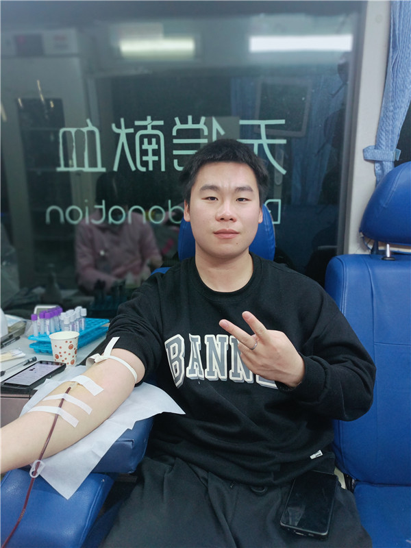 株洲青年学子踊跃参加无偿献血，缓解血液库存不足