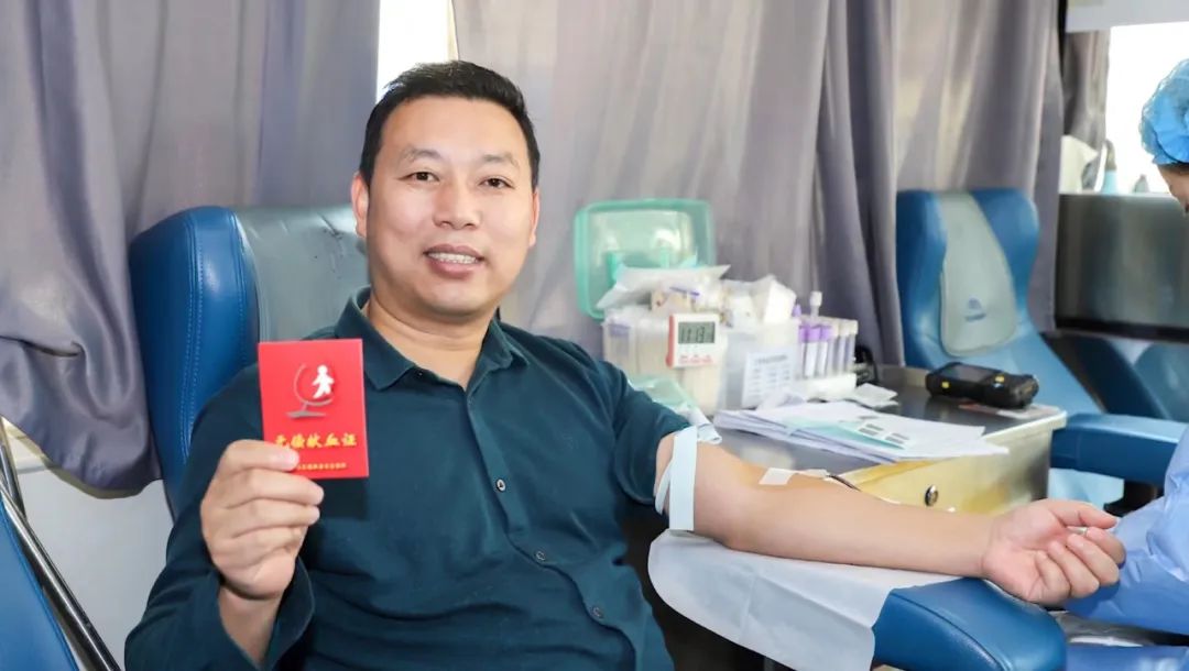 捐献热血 为爱代言——渭南市卫健委党组成员、副主任秦智