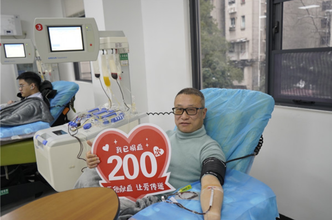 无偿献血25年——记一名党员的第200次献血
