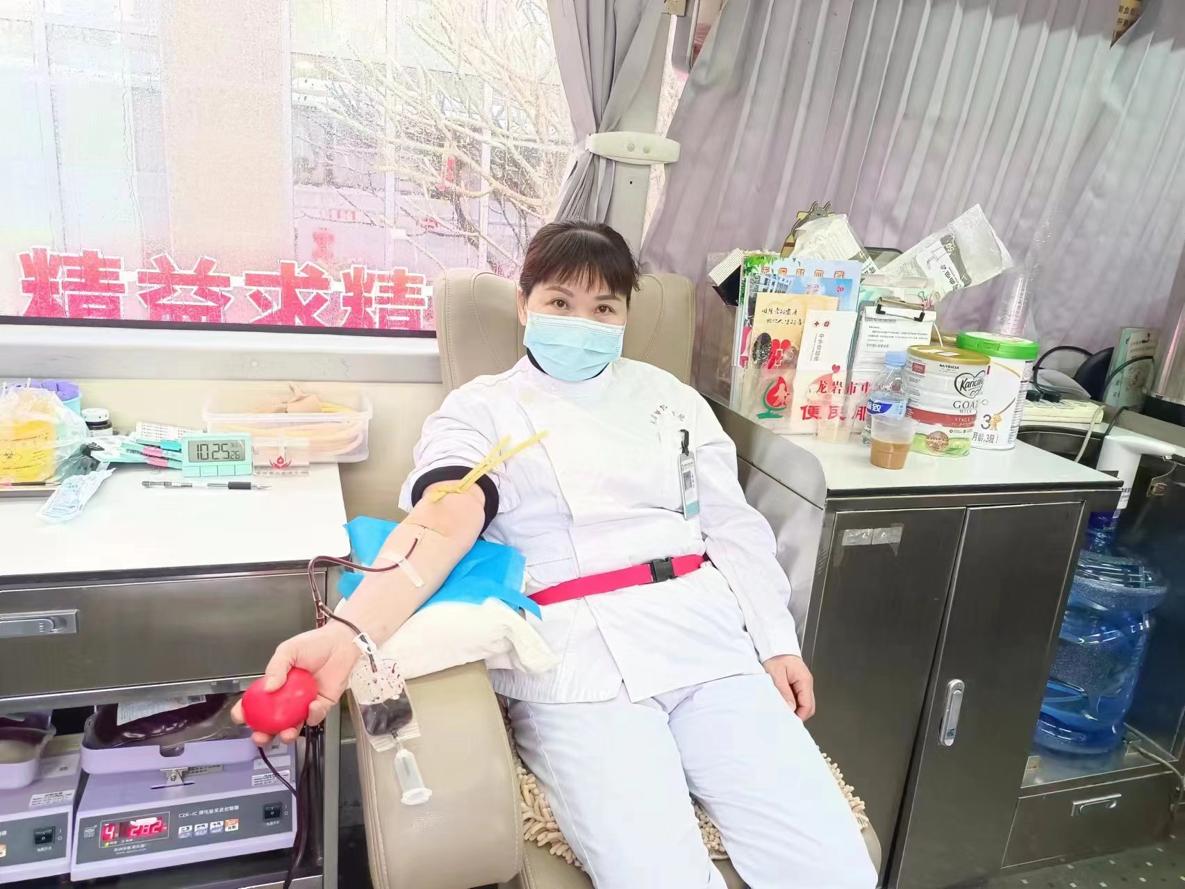 医者仁心·大爱龙岩，龙岩市第一医院开展2024年“热血送暖 为生命接力”无偿献血活动
