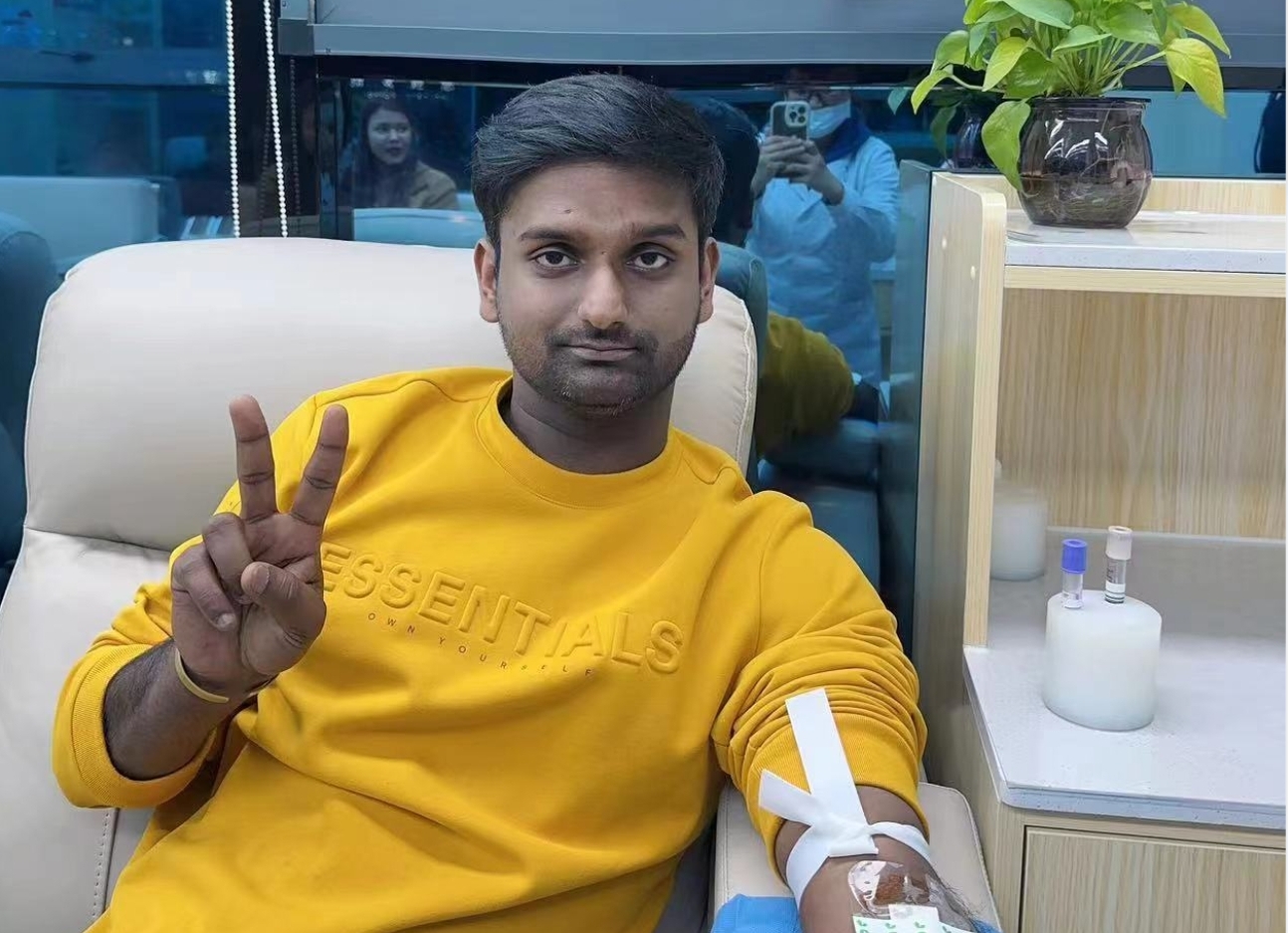 印度留学生用献血的方式把爱留在中国