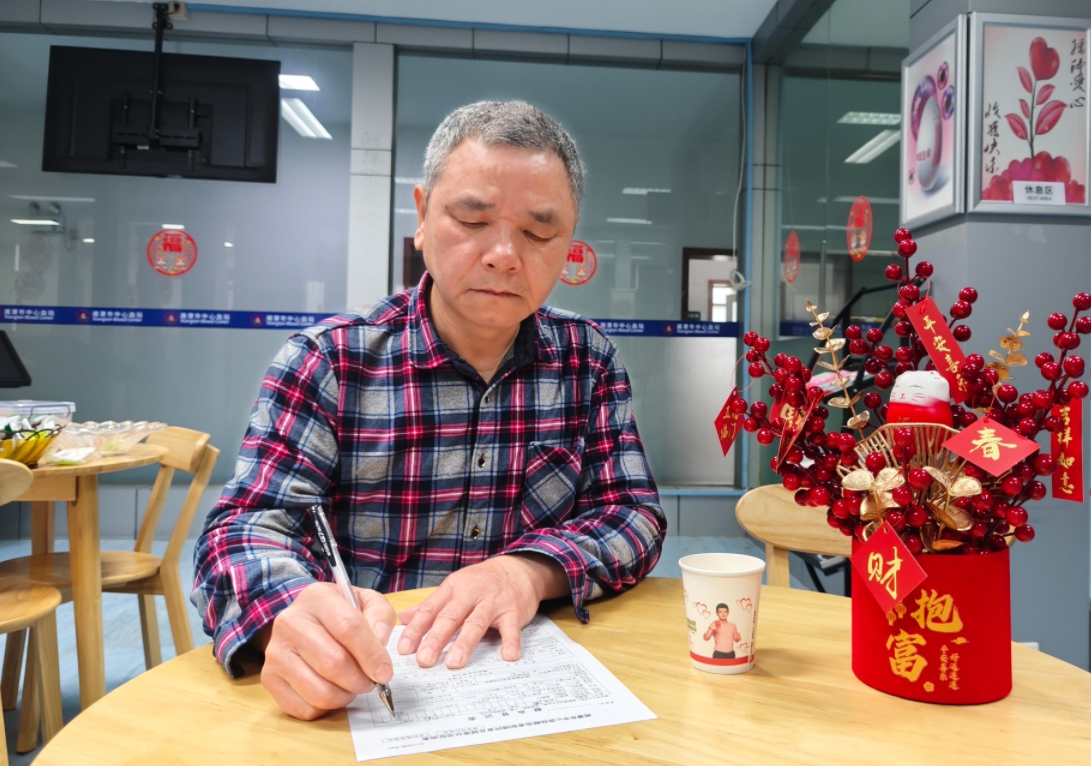 公务员赵德林新春开工的特殊模式——第50次献血！