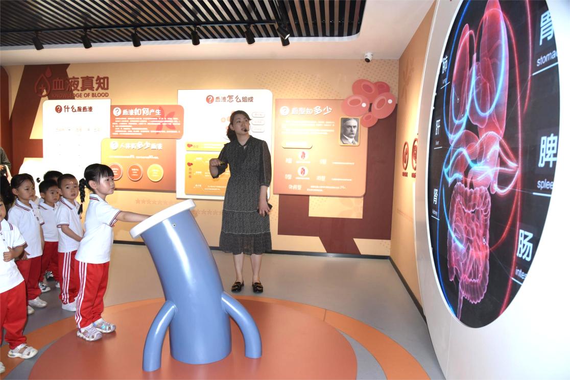 市第二实验幼儿园小朋友走进市中心血站探索血液“奥秘”