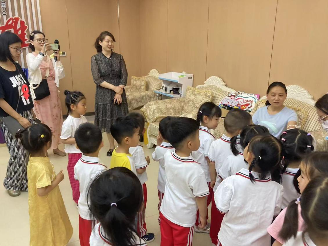 市第二实验幼儿园小朋友走进市中心血站探索血液“奥秘”