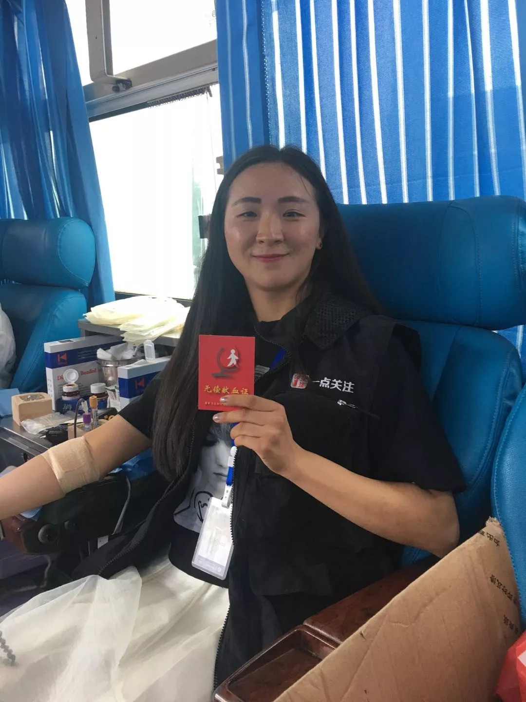 【一点关注】今天，献血车开进了昆明记者最多的地方搞事情！