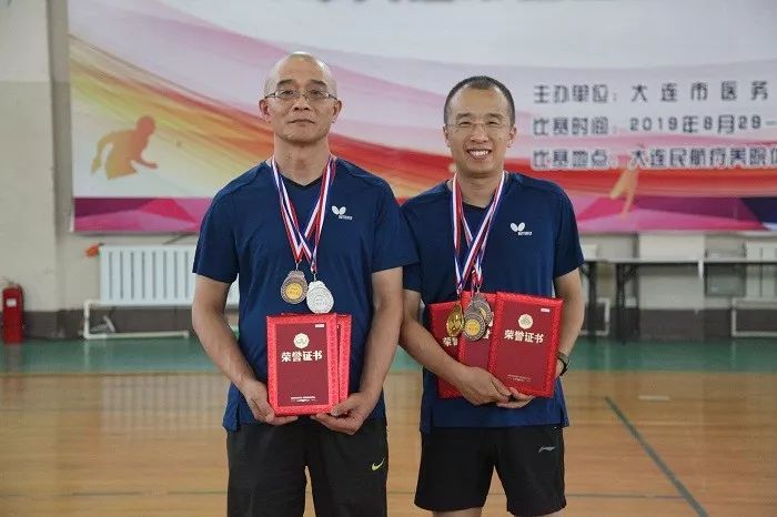 市血液中心代表队在市卫生健康系统职工 乒乓球比赛中奋勇拼搏，再创佳绩