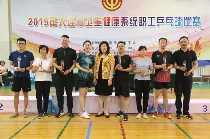 市血液中心代表队在市卫生健康系统职工 乒乓球比赛中奋勇拼搏，再创佳绩