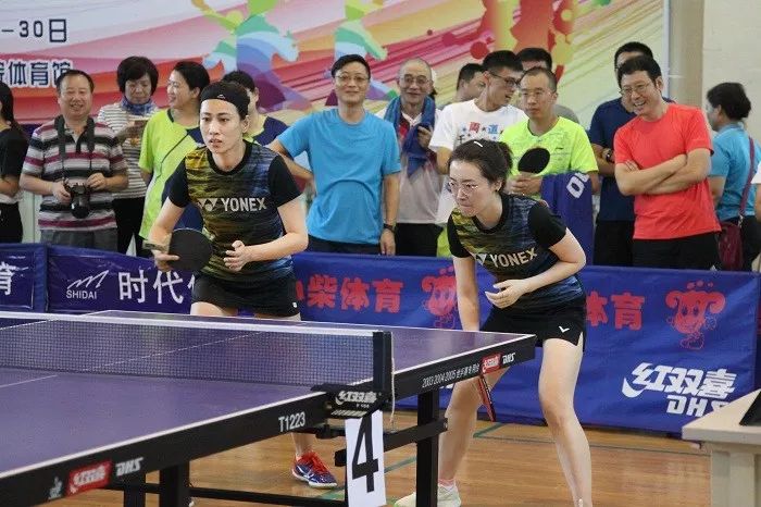市血液中心代表队在市卫生健康系统职工 乒乓球比赛中奋勇拼搏，再创佳绩