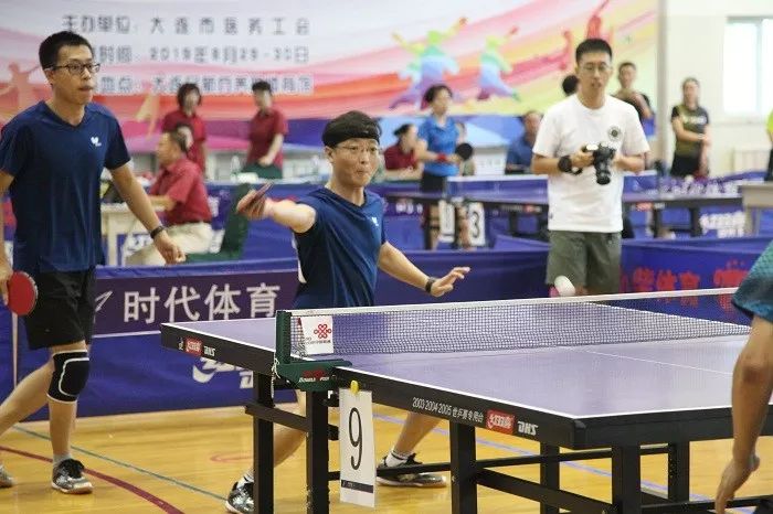 市血液中心代表队在市卫生健康系统职工 乒乓球比赛中奋勇拼搏，再创佳绩
