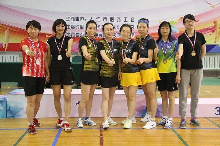 市血液中心代表队在市卫生健康系统职工 乒乓球比赛中奋勇拼搏，再创佳绩