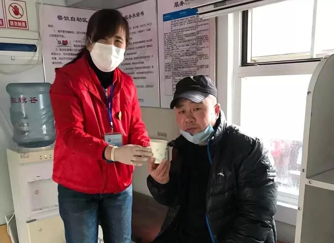献血战疫，万众一心，共克时艰