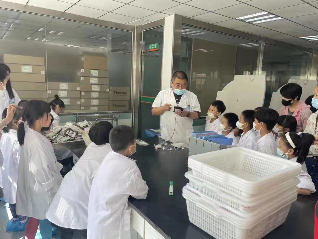 【聚焦6.14】血液中心开放日，小记者探寻一袋血的历程
