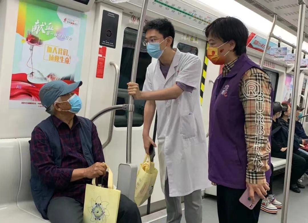 【聚焦6·14】团结就是力量，团结就是希望—大连市稀有血型爱心之家（大连市慈善义工熊猫侠爱心义工站）用行动组织宣传献血救人使命