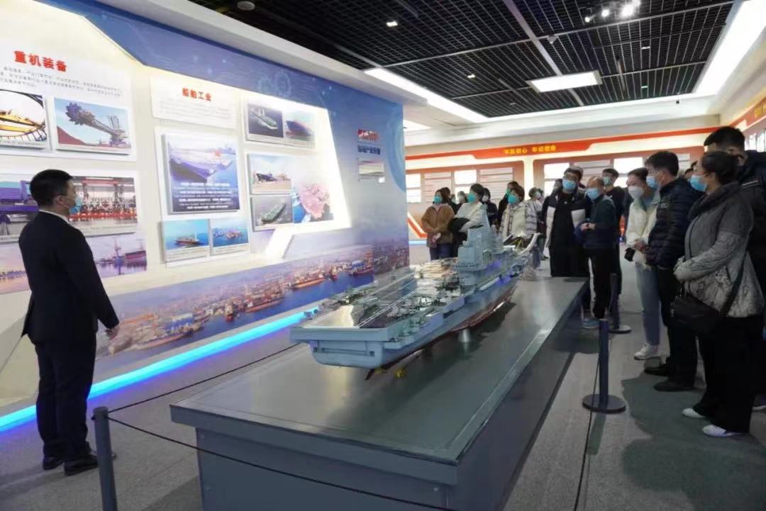 【中心动态】感悟非凡成就，踔厉奋发新征程——市血液中心组织参观“建功‘两先区’奋进新时代”主题成就展