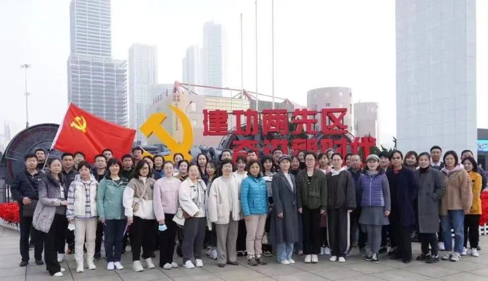 【中心动态】感悟非凡成就，踔厉奋发新征程——市血液中心组织参观“建功‘两先区’奋进新时代”主题成就展