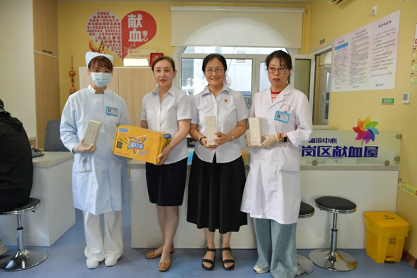 中心动态 | 炎炎夏日送关爱 清凉沁润职工心