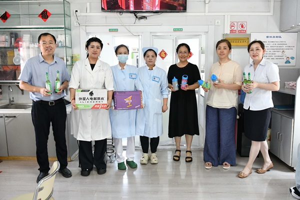 夏送清凉 守护安康——市血液中心开展送清凉慰问活动