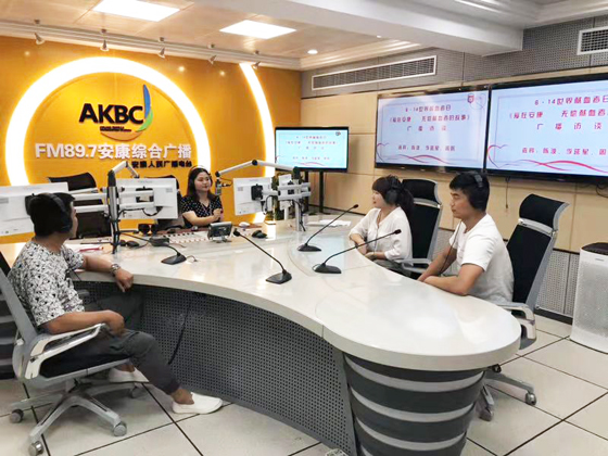 用爱诉说自己的故事——三位献血者参加FM89.7《大家帮之爱心公益》直播节目