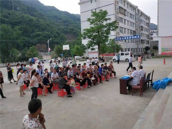 白河县小双卫生院组织开展无偿献血宣传活动