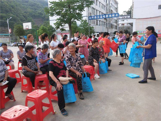 白河县小双卫生院组织开展无偿献血宣传活动