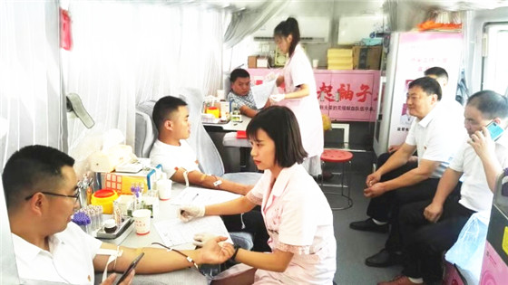 汉阴铁佛寺镇组织党员干部开展无偿献血活动