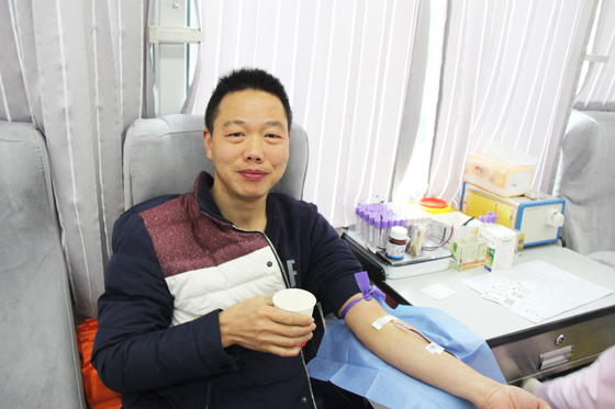 市政府机关干部职工掀起了冬季献血的高潮