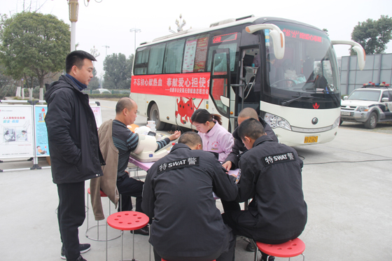 人民警察为人民 无偿献血铸忠诚