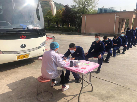 献血战疫 为爱传递——我市六县消防救援大队积极开展爱心献血活动