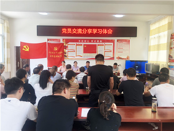 市中心血站深入帮扶村开展 “支部联建共提升党群连心战脱贫” 主题党日活动
