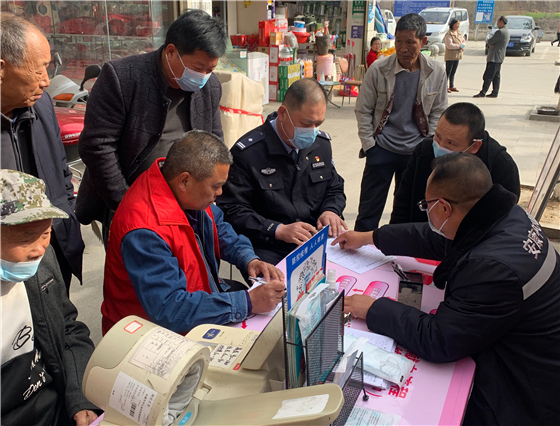 旬阳市甘溪镇组织干部群众开展无偿献血活动