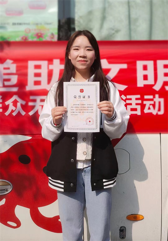 她，成为白河首位造血干细胞捐献登记志愿者