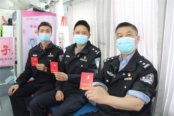 学雷锋“无偿献血 传递爱心”——汉阴县公安局涧池派出所组织开展主题党日活动