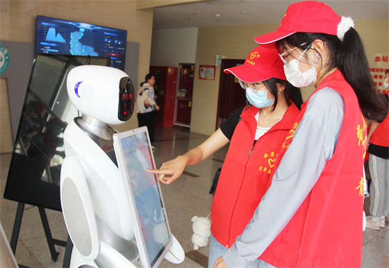 喜迎二十大 热血致青春丨安康学院大学生参加血站开放日活动