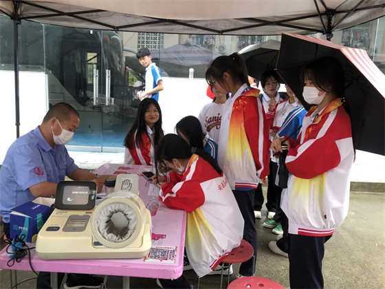 点赞！安康高新中等职业学校师生用热血唱响生命的赞歌