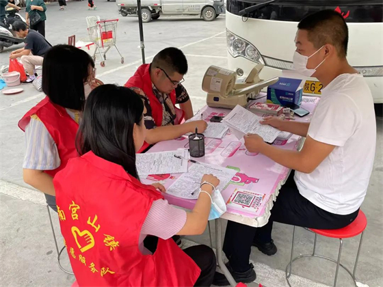 无偿献血聚爱心 文明奉献我先行丨岚皋县南宫山镇组织开展无偿献血活动