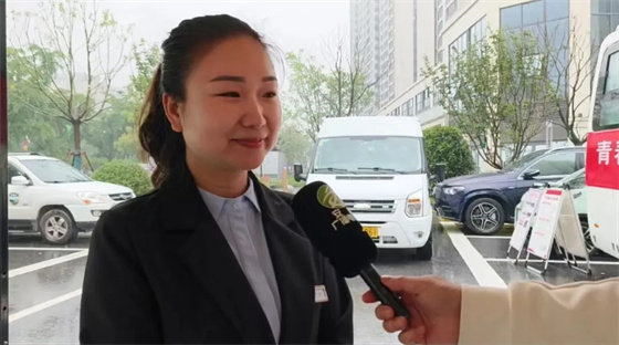 青春献热血 挽臂显担当——安康市中心血站联合安康高新区非公党建第四联盟开展无偿献血主题党日活动