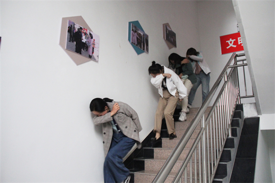 防患于未“燃”护航高质量发展——安康市中心血站开展消防安全培训暨火场逃生应急演练活动