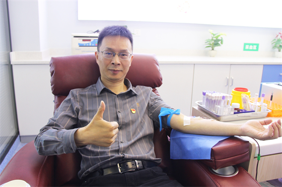 市疾控中心来血站参观交流并开展无偿献血活动